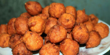 পাকা কলা দিয়ে বড়া পিঠা তৈরির রেসিপি