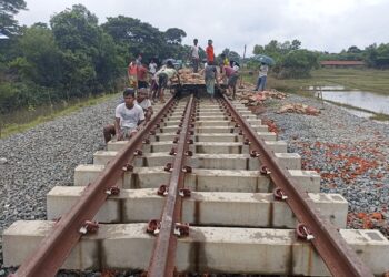 চট্টগ্রাম-কক্সবাজার রেললাইন বেঁকে যাওয়া অংশে সংস্কার কাজ শুরু