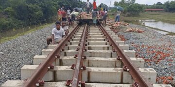 চট্টগ্রাম-কক্সবাজার রেললাইন বেঁকে যাওয়া অংশে সংস্কার কাজ শুরু