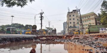 সড়কে খানাখন্দ