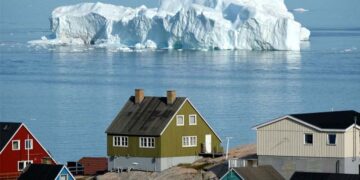 গলে যেতে পারে গ্রিনল্যান্ডের সব বরফ!