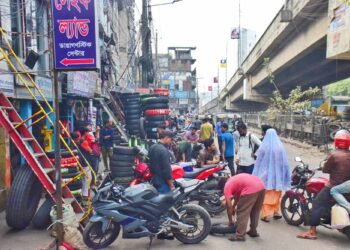 কদমতলী মোড়ে যানজটের তিন কারণ