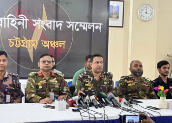 চট্টগ্রামে যৌথ বাহিনীর ওপর হামলা, আটক ৮০