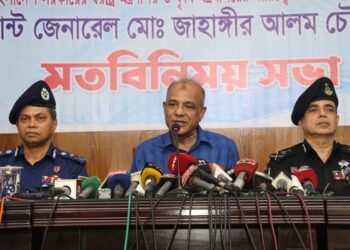 আমাদের ভুল হলে ধরিয়ে দেবেন : স্বরাষ্ট্র উপদেষ্টা