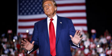 প্রেসিডেন্ট হিসেবে শপথ নিলেন ডোনাল্ড ট্রাম্প