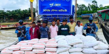 সন্দ্বীপ চ্যানেলে কোস্ট গার্ডের অভিযান, দুইটি বোটসহ ১০ পাচারকারী আটক